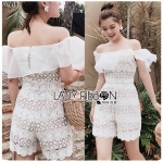 Lace Playsuit เพลย์สูทขาสั้นทรงเปิดไหล่ผ้าลูกไม้สีขาว