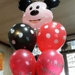 ลูกโป่งช่อหัวมิกกี้เม้าส์ และลูกโป่งลายจุด อัดแก๊สฮีเลียมพร้อมฐานลูกโป่ง