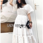 เดรสผ้าคอตตอนสีขาวฉลุลาย