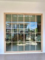 ประตูบ้านบานเลื่อนอลูมิเนียมลายไม้มูจิกระจกเขียวตัดแสงคาดลายลูกฟักสไตล์ญี่ปุ่น สวยงาม หมดปัญหาเรื่องปลวก