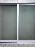 หน้าต่างบานเลื่อนสลับอลูมิเนียมสีขาว กระจกฝ้า