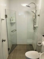 การกั้นห้องน้ำด้วยกระจกอบเทมเปอร์คอนโดทั่วไป