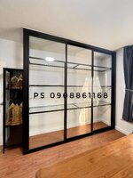 บิ้วอินตู้โชว์ด้วยประตูบานเลื่อนกระจกอลูมิเนียมพร้อมชั้นวางกระจก