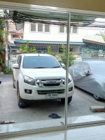 กั้นห้องหน้าอาคารพาณิชย์บานเลื่อนหนึ่งบานบานตายหนึ่งบานอลูมิเนียมสีขาวกระจกเขียวใสตัดแสง