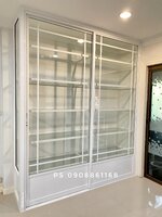 บิ้วอินตู้โชว์ด้วยประตูบานเลื่อนกระจกอลูมิเนียมพร้อมชั้นวางของด้านในสวยสวย