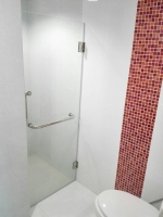 กั้นห้องน้ำส่วนเปียกแห้งด้วยกระจกเทมเปอร์วางรางตัวยูในการยึด