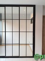 ประตูบานเลื่อนสามบานอลูมิเนียมสีดำสไตล์ลอฟท์