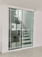 กั้นห้องหน้าบันไดเพื่อติดแอร์ด้วยประตูบานเลื่อนกระจกอลูมิเนียมสไตล์คลาสสิก