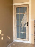 เปลี่ยนประตูบ้านให้เป็นบานเปิดอลูมิเนียมลายไม้มูจิกระจกฝ้าคาดลายลูกฟักสไตล์ญี่ปุ่น