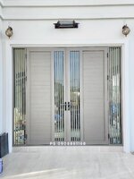 ประตูบ้านบานเปิดคู่ช่องแสงข้างอลูมิเนียมสีเทาแอทแทกเกรย์ ทนแดด ทนฝน กันน้ำ กันแมลง100% สวยงามหรูหรา