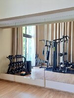 ติดตั้งกระจกเงาเพื่อทำเป็นห้องออกกำลังกายภายในบ้าน