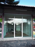 ชุดบานสวิงพร้อมบานตายและช่องแสง อลูมิเนียมสีอบขาว