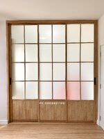 กั้นห้องแต่งตัวหรือห้องพระในห้องนอนด้วยประตูบานเลื่อนอลูมิเนียมลายไม้กระจกฝ้าสไตล์ญี่ปุ่น