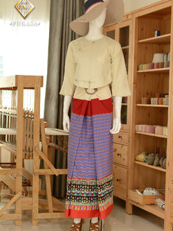 ผ้าซิ่นตีนจก