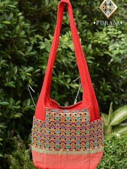 ย่ามตีนจก