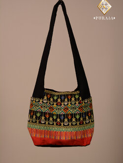 ย่ามตีนจก