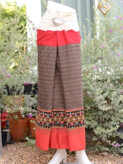 ผ้าซิ่นตีนจก