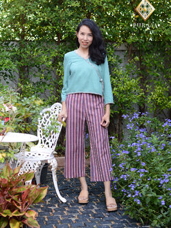 เสื้อใยกัญชงแต่งผ้ากุ๊นปักลาย