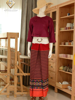 ผ้าซิ่นตีนจก