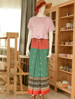 ผ้าซิ่นตีนจก