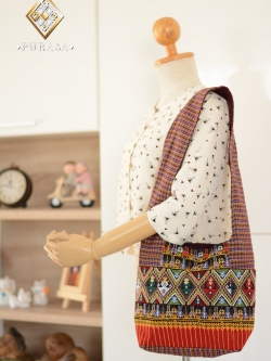 ย่ามตีนจกลายเชียงแสนทอโบราณ