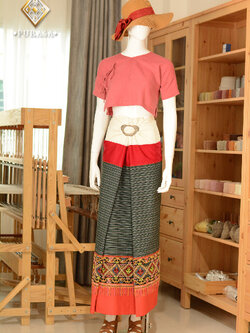 ผ้าซิ่นตีนจก