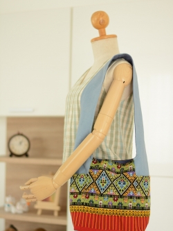 ย่ามตีนจกลายนกน้อยบินจรทอโบราณ