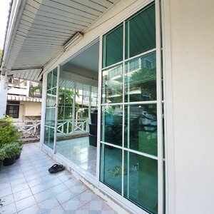 กั้นห้องด้วยประตูบานเลื่อนกระจกอลูมิเนียมแบบสวยคลาสสิก