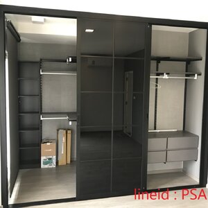กั้นหน้าบานหน้าตู้เสื้อผ้าหรือ walk in closet ด้วยประตูบานเลื่อนกระจกอลูมิเนียม