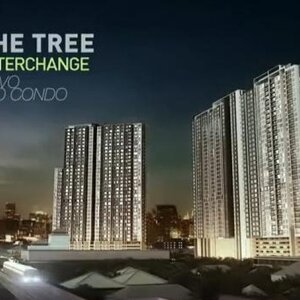 การเปลี่ยนประตูเป็นบานเลื่อนแขวนอลูมิเนียมและกั้นห้องน้ำกระจกเทมเปอร์ที่เดอะทรีอินเตอร์เชนจ์บางซื่อกรุงเทพนนทบุรี