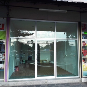 กั้นห้องและอาคารด้วยงานติดตั้งกระจกอลูมิเนียม