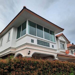 กั้นระเบียงบ้านชั้นสองเพื่อทำเป็นห้องด้วยกระจกอลูมิเนียม