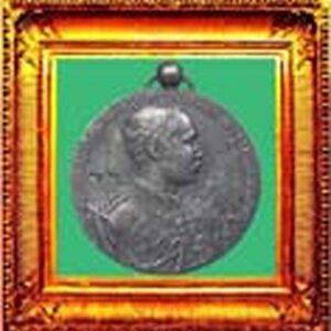 14.ล็อคเก็ตรูปถ่ายเหรียญที่ระลึกแผ่นปั๊มและพระเครื่องที่แกะจากงาหรือเขาสัตว์